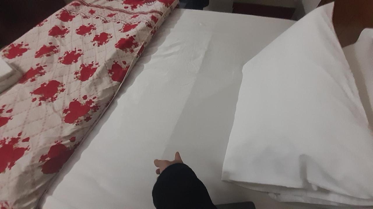 Oyo 681 Hoang Lan Guesthouse 河内 外观 照片